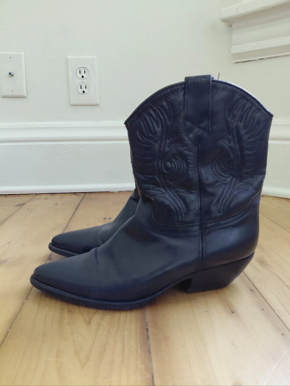 Vintage Guess By Georges Marciano black leather cowboy boots size 8.5